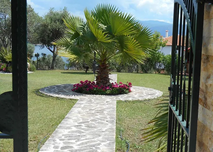 Heliactida House Case de vacanță